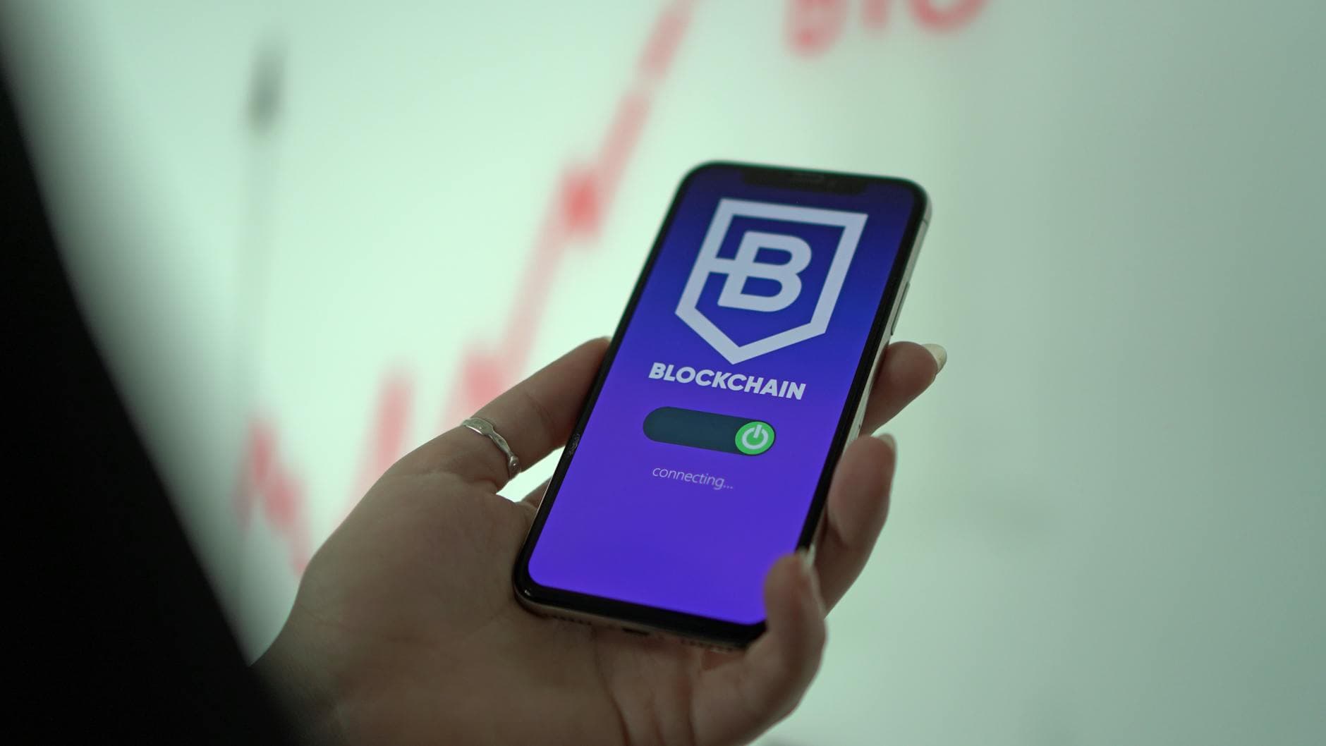 Hyperliquid Leads Weekly Blockchain Fee Revenue