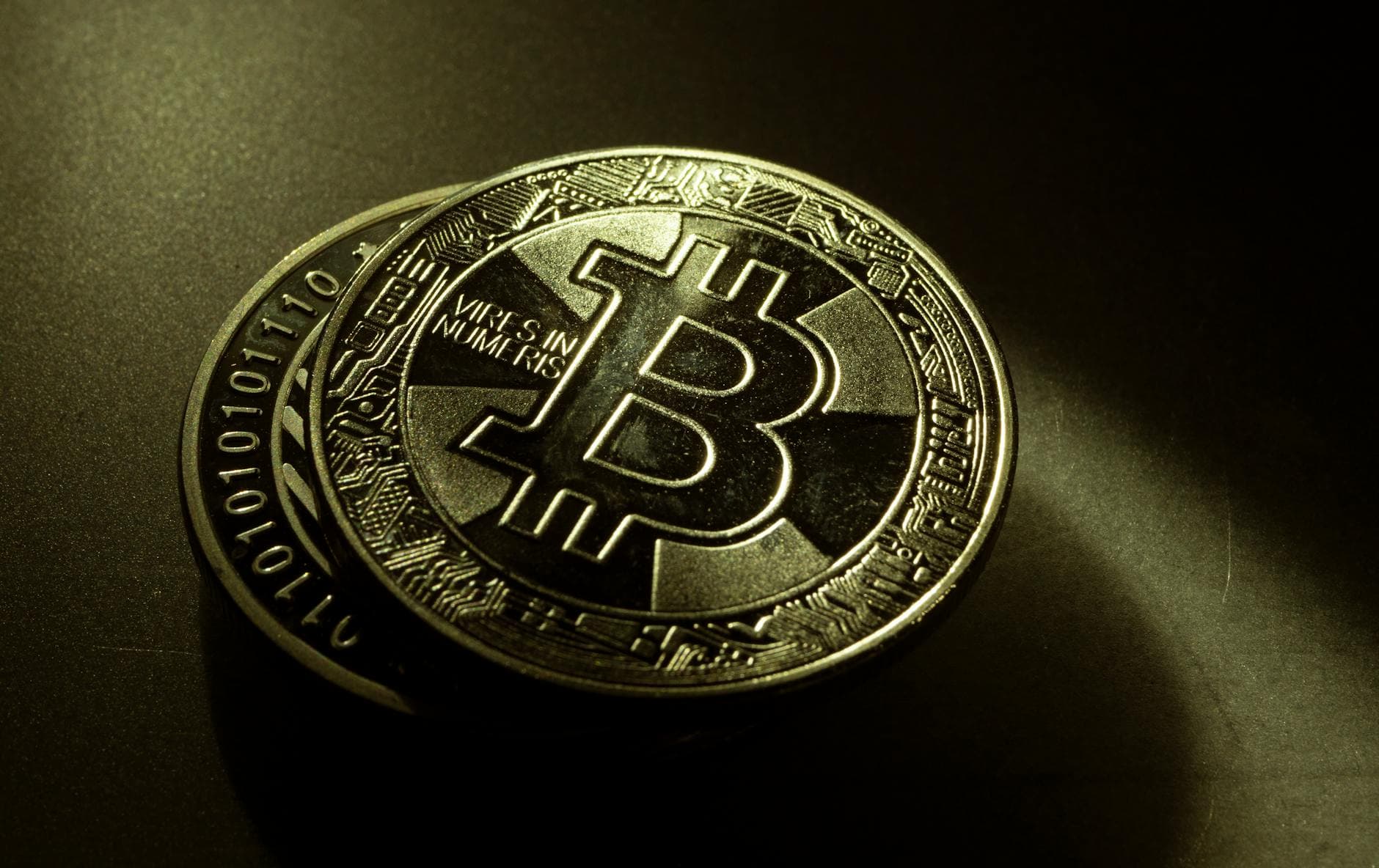 Bitcoin Holds $82K as ETF Inflows Hit $2.7B